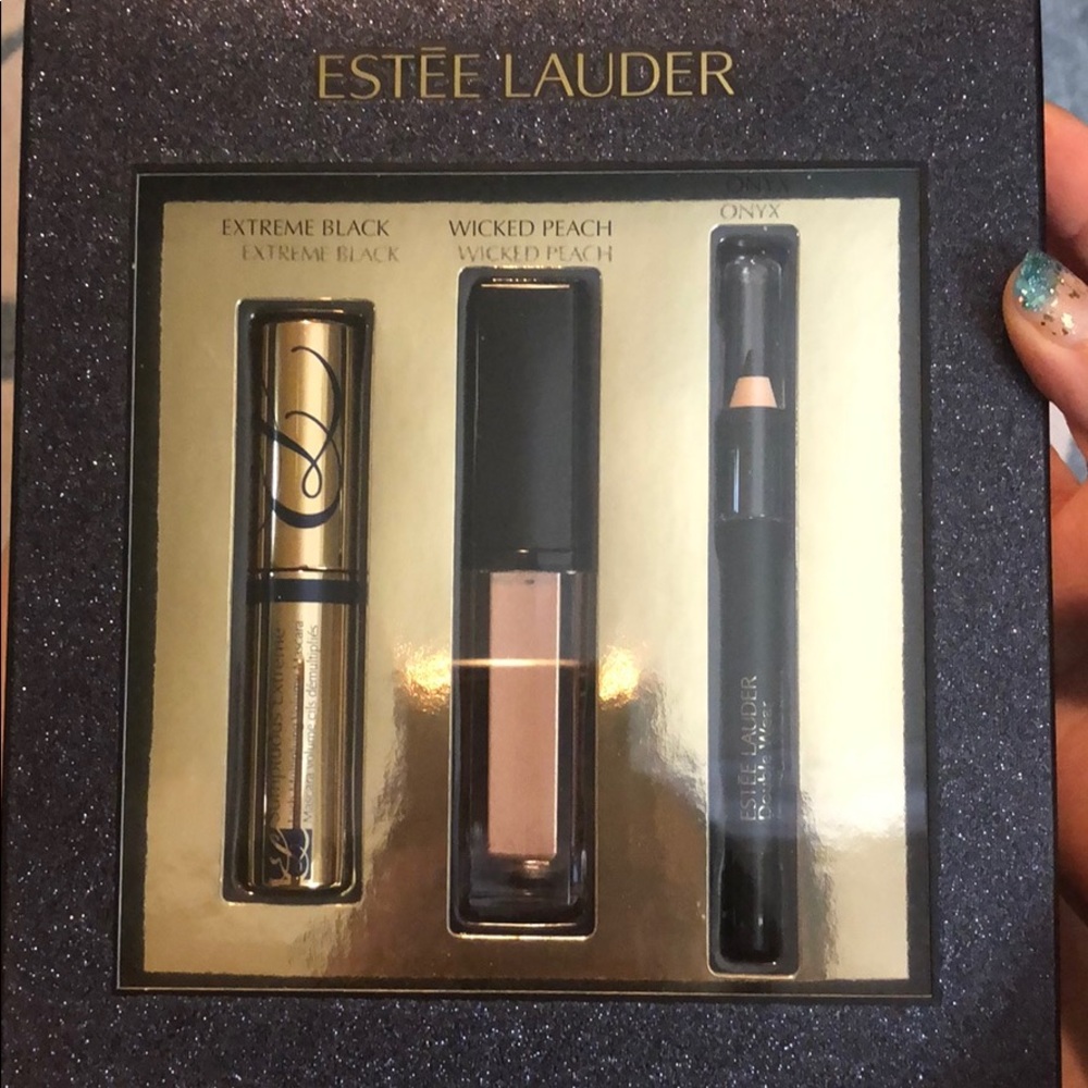Estée Lauder wear it your way